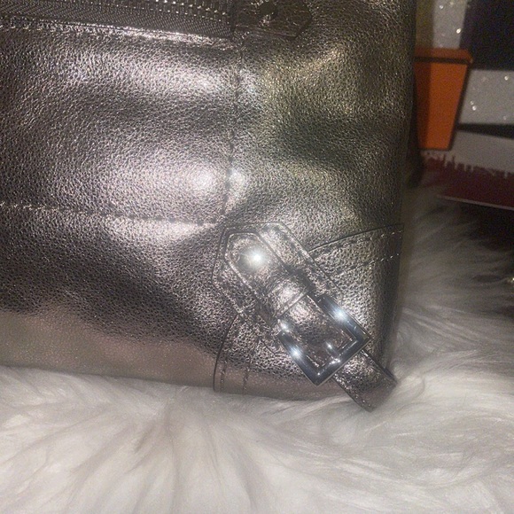 NWT Authentic Michael Kors wristlet clutch - Picture 14 of 15